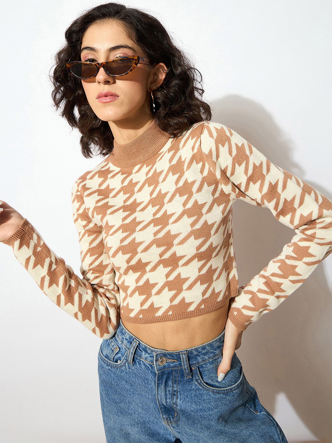 SASSAFRAS Women Brown & White Houndstooth Design Pullover