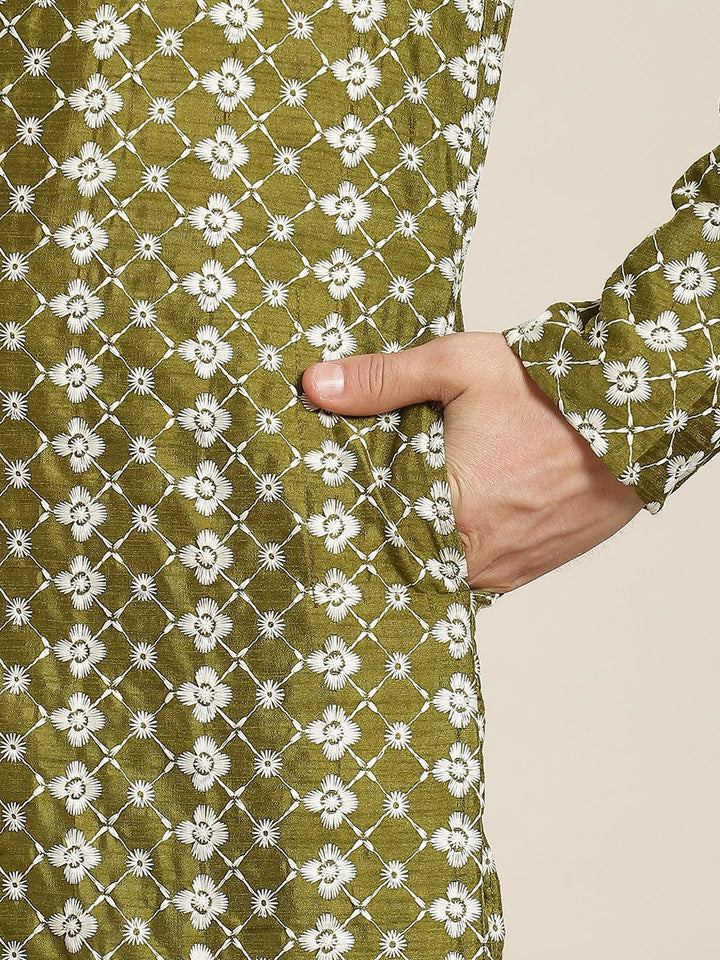 SOJANYA Men Olive Green & White Ethnic Motifs Embroidered Kurta