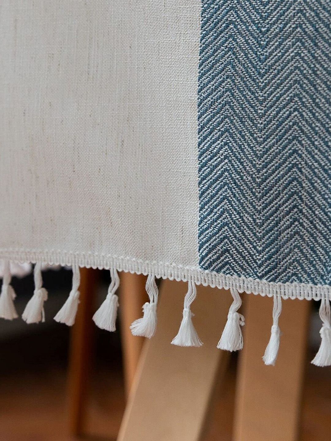 URBAN SPACE Off White & Blue 4-Seater Table Cloth