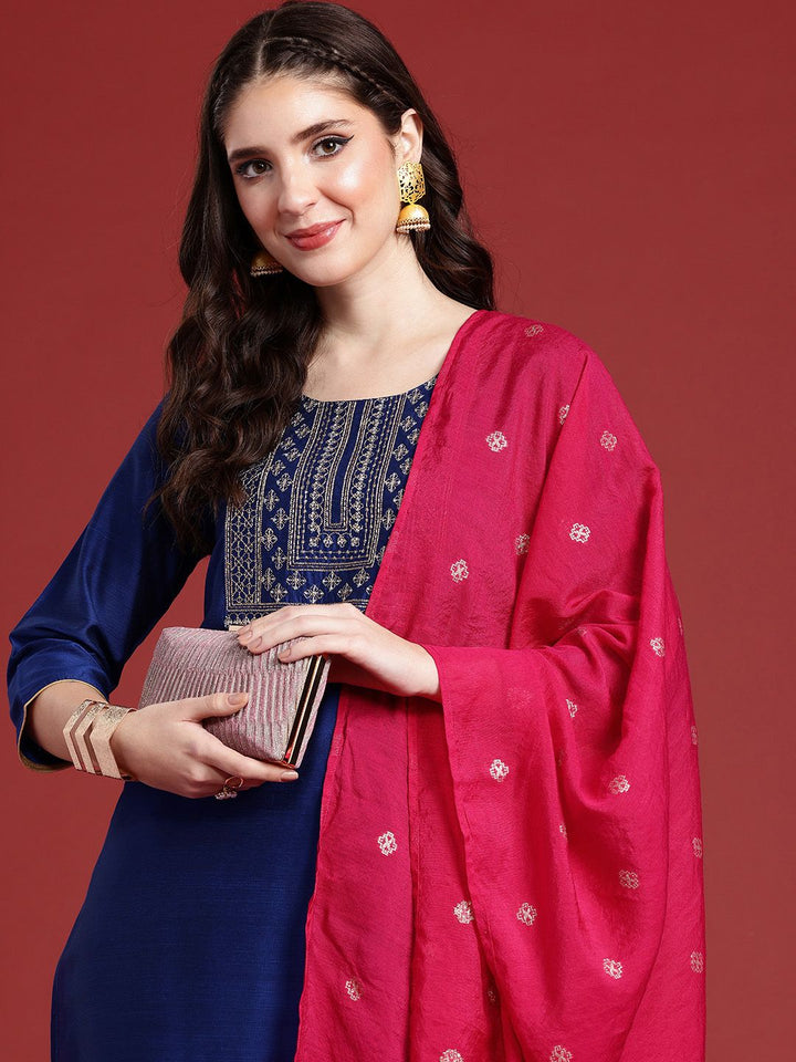 Anouk Wanita Etnik Motif Reka Bentuk Reka Bentuk Benang Kurta dengan Seluar & Dengan Dupatta