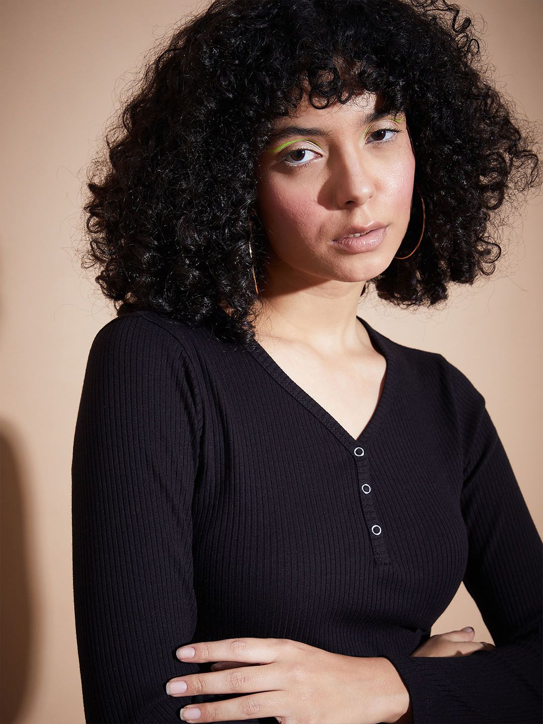 SASSAFRAS BASICS Ribbed V-Neck Fitted Top