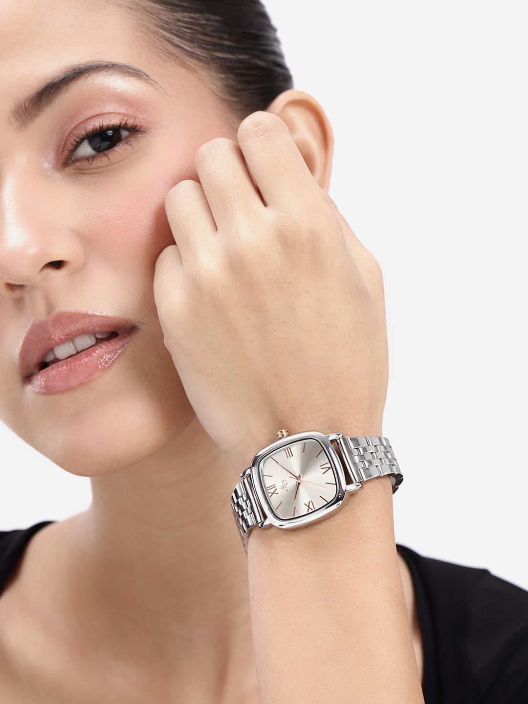 DressBerry Women Dial & Bracelet Style Straps Analogue Watch UT-A8642-SLR-DB