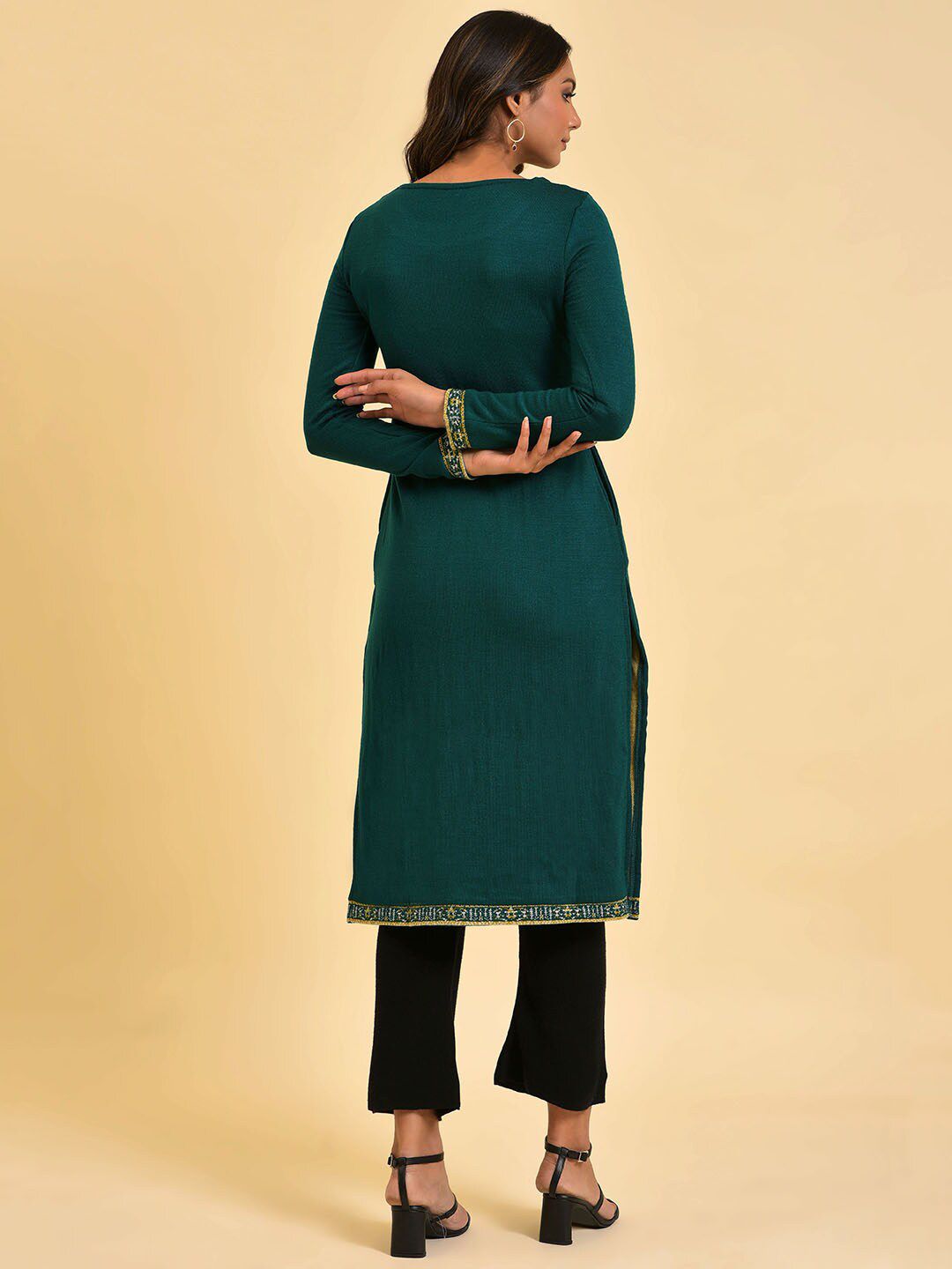 W Green Geometric Embroidered Straight Kurta
