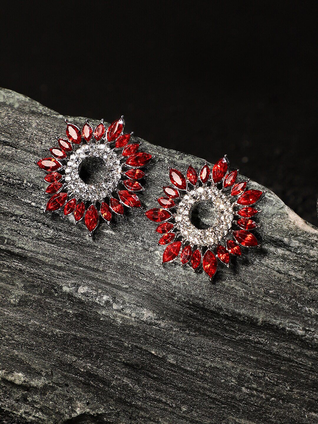Anting-anting kancing bunga bersalut perak