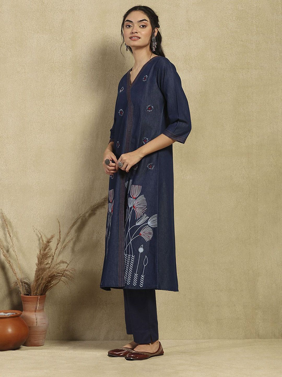 Rumah Wanita Chikankari Denim Biru Tua Kurta Dihiasi Tangan