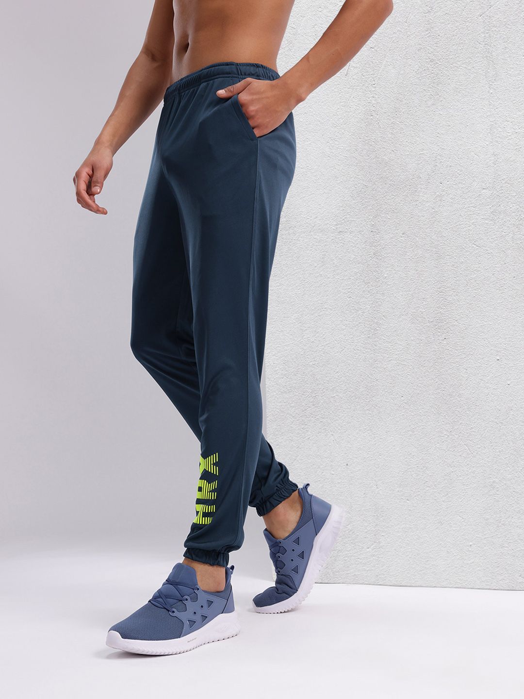 HRX by Hrithik Roshan Men Typography Print Rapid-Dry Training Joggers