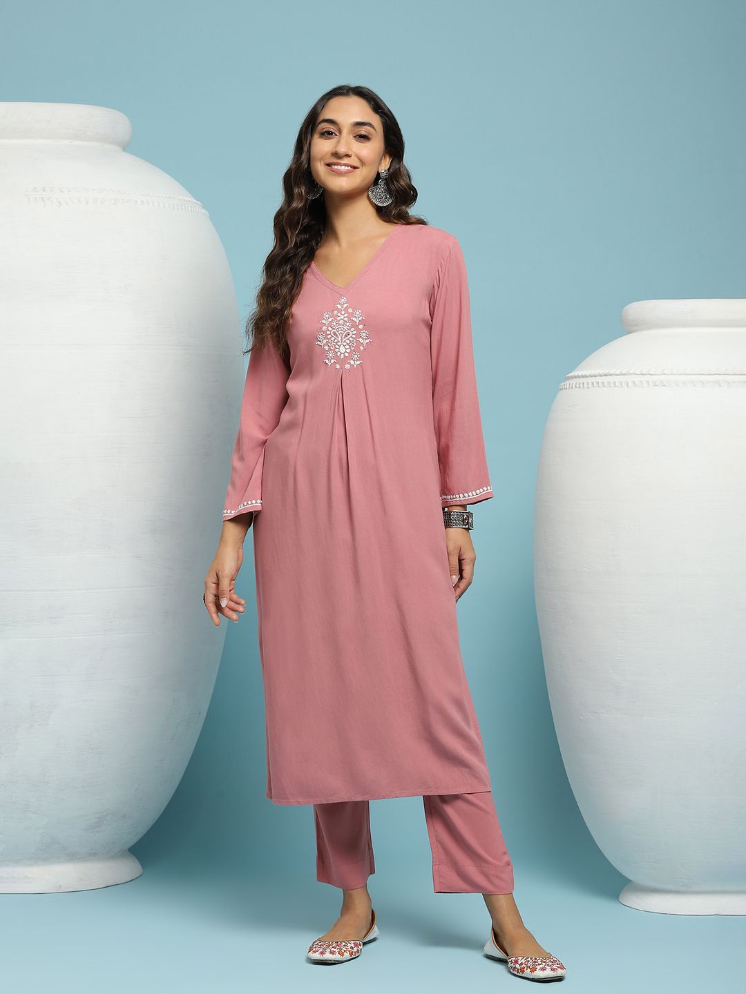 House of Chikankari Women Dark Pink Rayon Chikankari Sulam Set Kurta