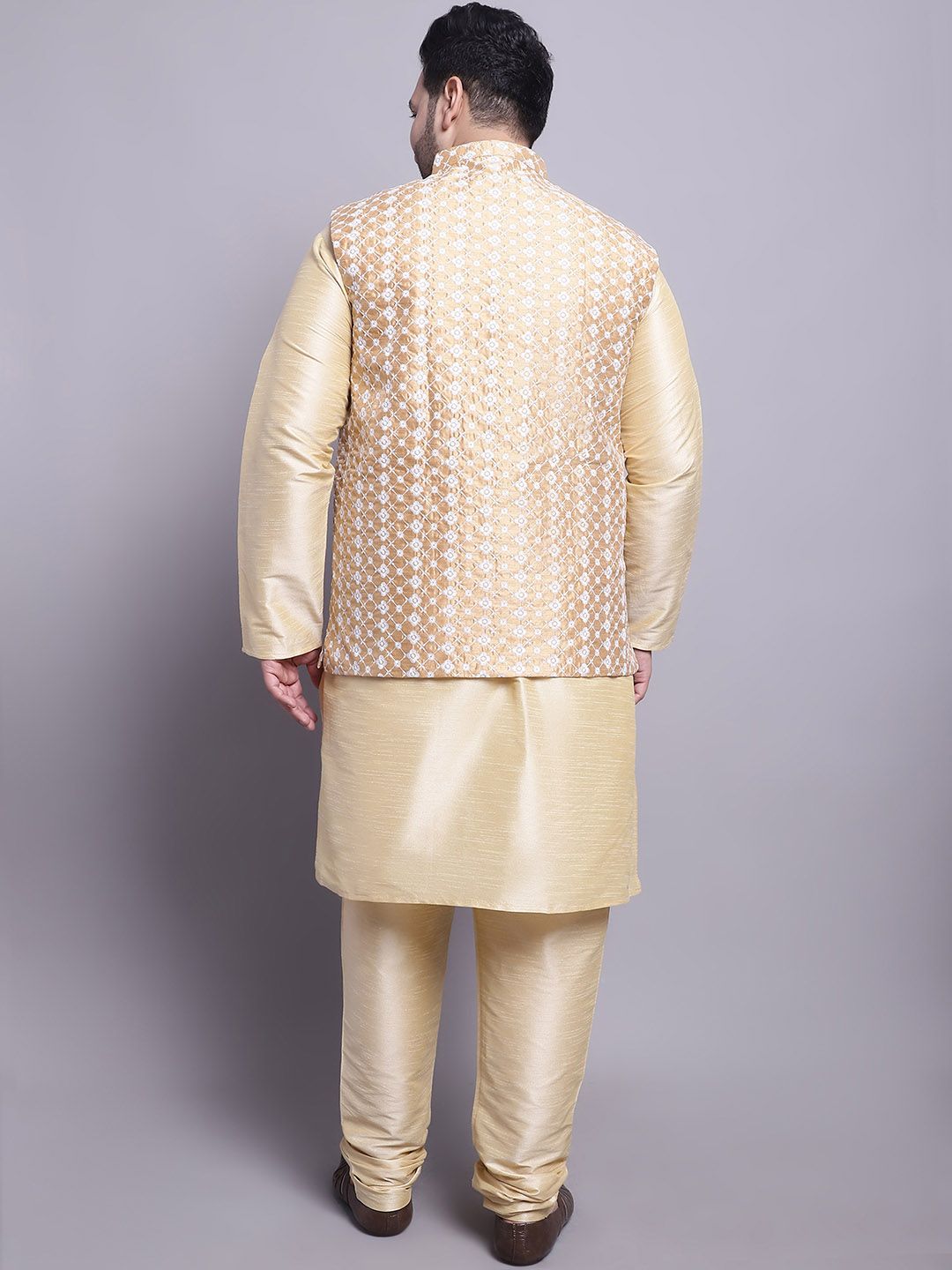 SOJANYA PLUS Plus Size Mandarin Collar Kurta With Pyjamas & Nehru Jacket