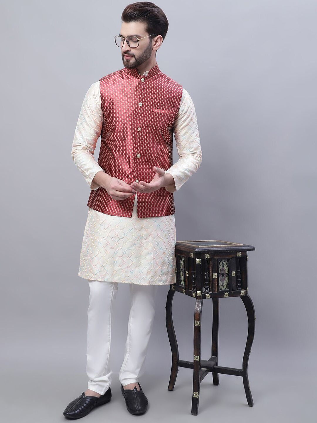 SOJANYA Kurta Biasa Bersulam dengan Piyama & Jaket Nehru