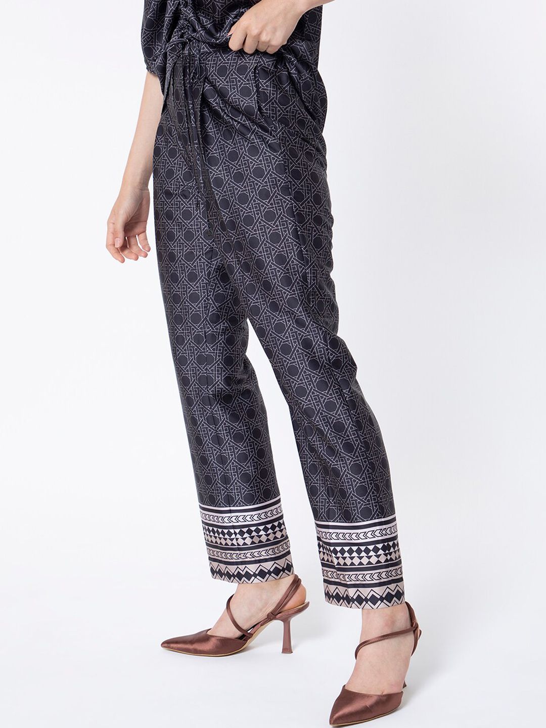 RAREISM Women Geometric Printed Slim Fit Pleated Trousers