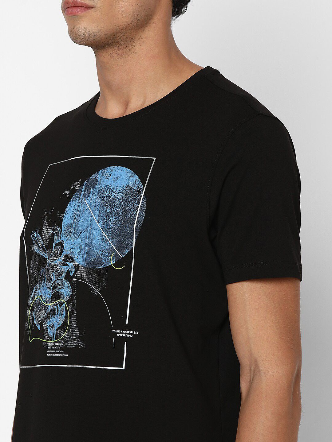 SPYKAR Graphic Printed Slim Fit Cotton T-shirt