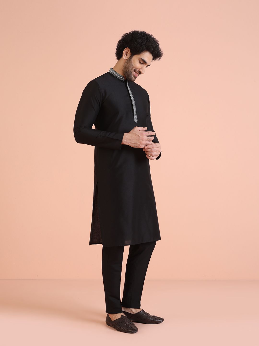 KISAH Men Solid Regular Fit Thread Work Kurta