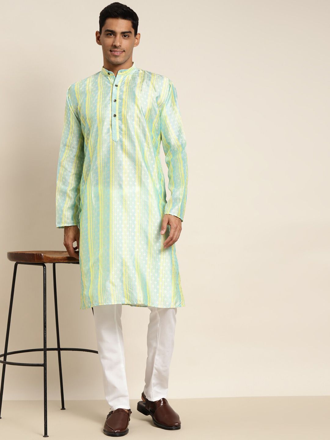 SOJANYA Men Green Floral Thread Work Kurta