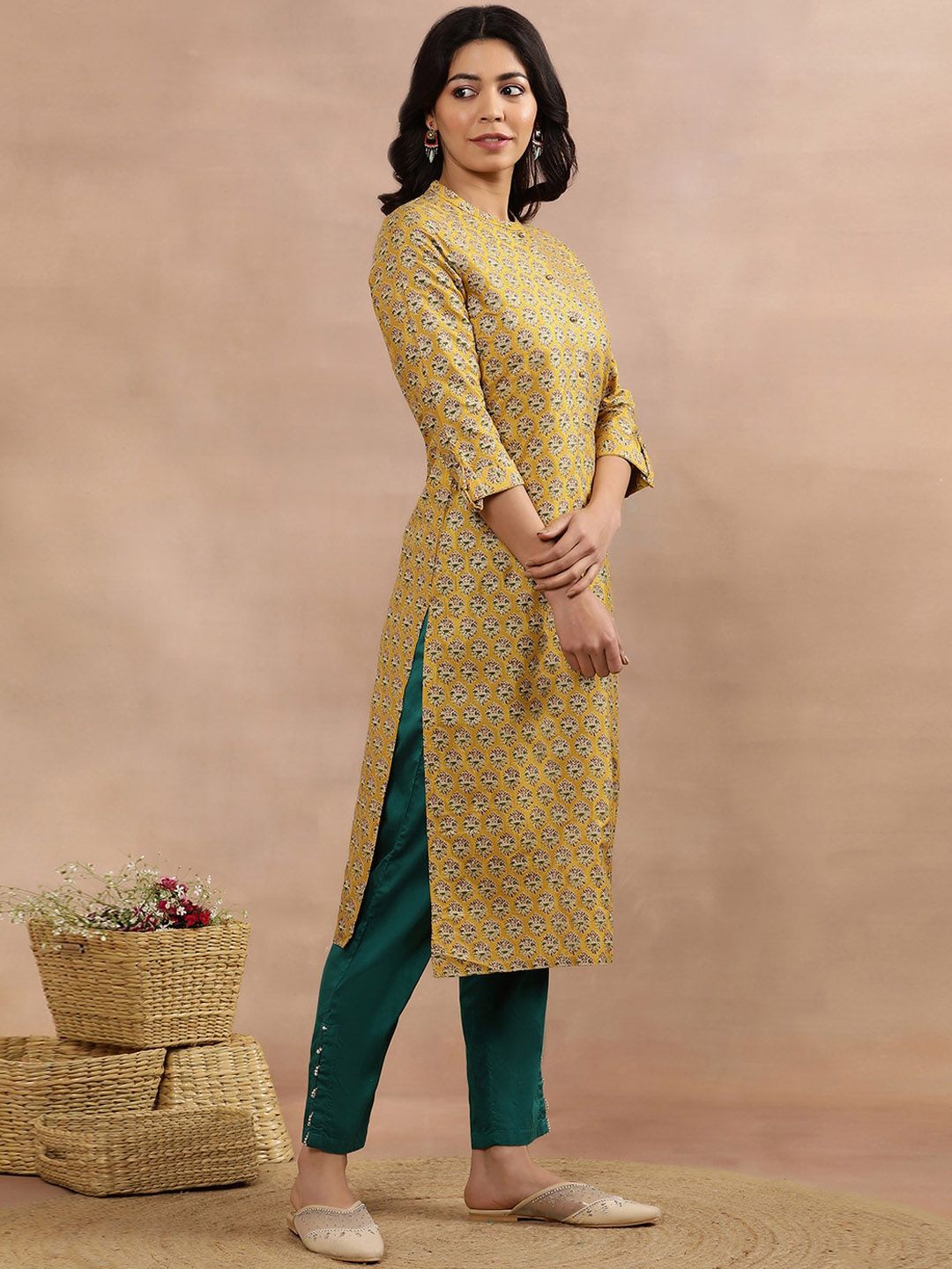 W Ethnic Motifs Printed Regular Thread Work Kurta with Trousers