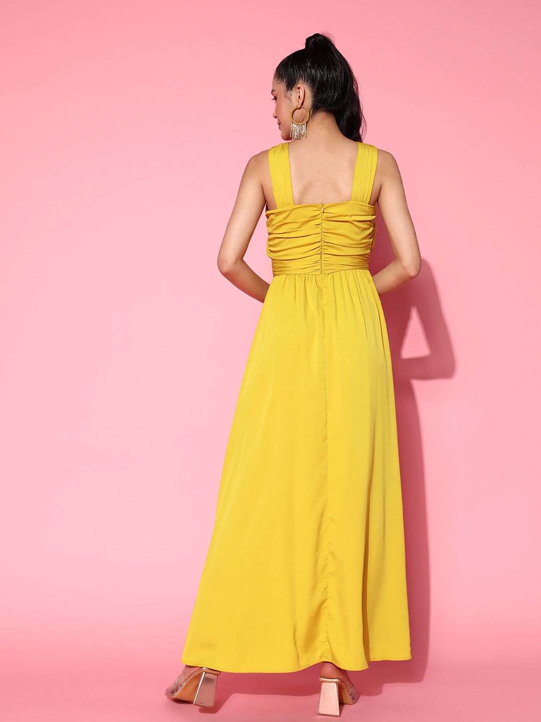 Berrylush Women Yellow Solid Vacay Attire