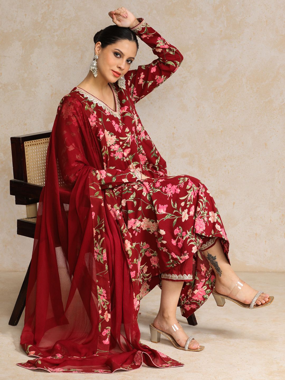 Varanga Women Floral Printed Regular Beads and Stones Pure Cotton Kurta with Trousers & With Dupatta