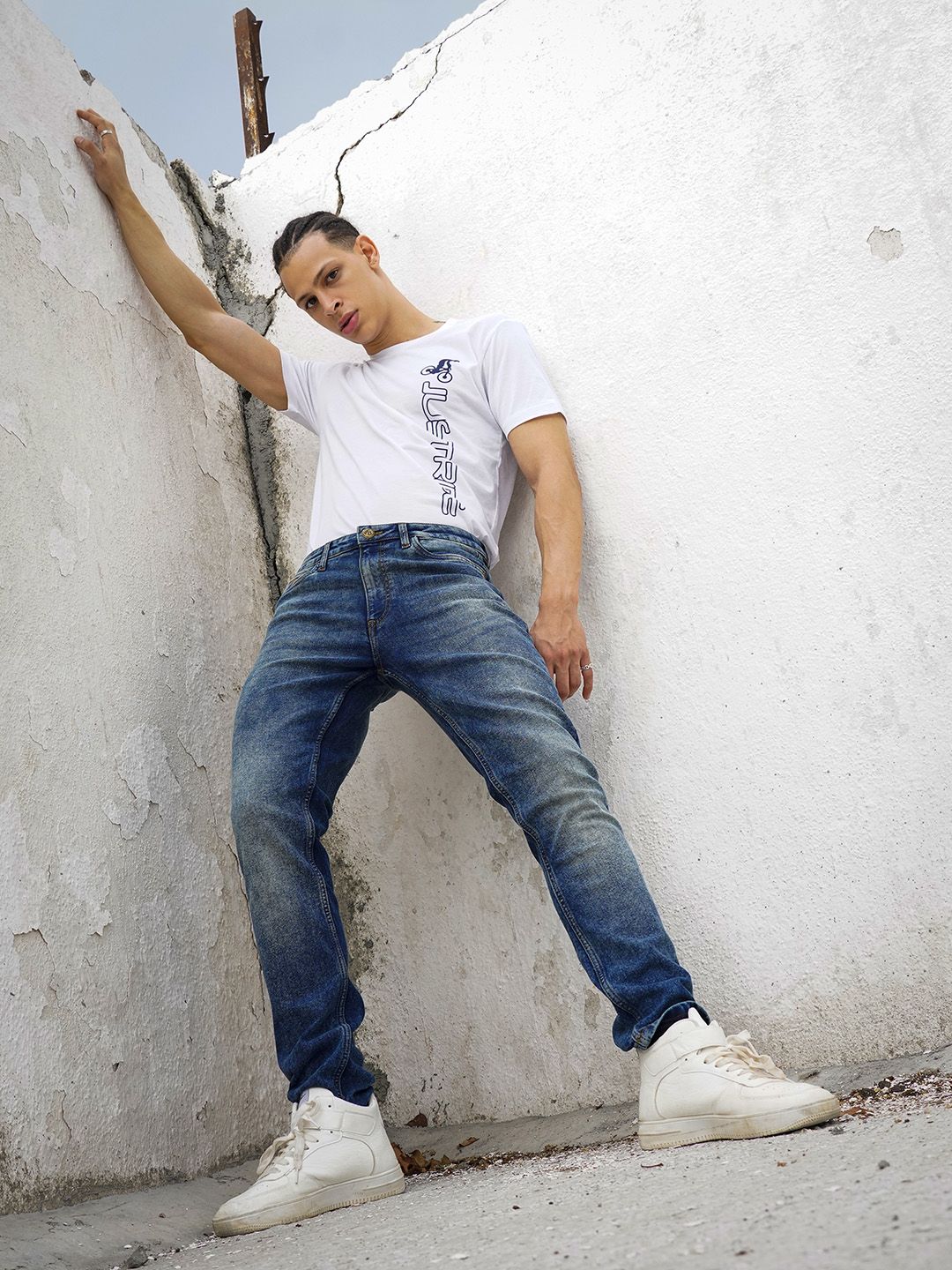 The Indian Garage Co Men Slim Fit Light Fade Stretchable Jeans