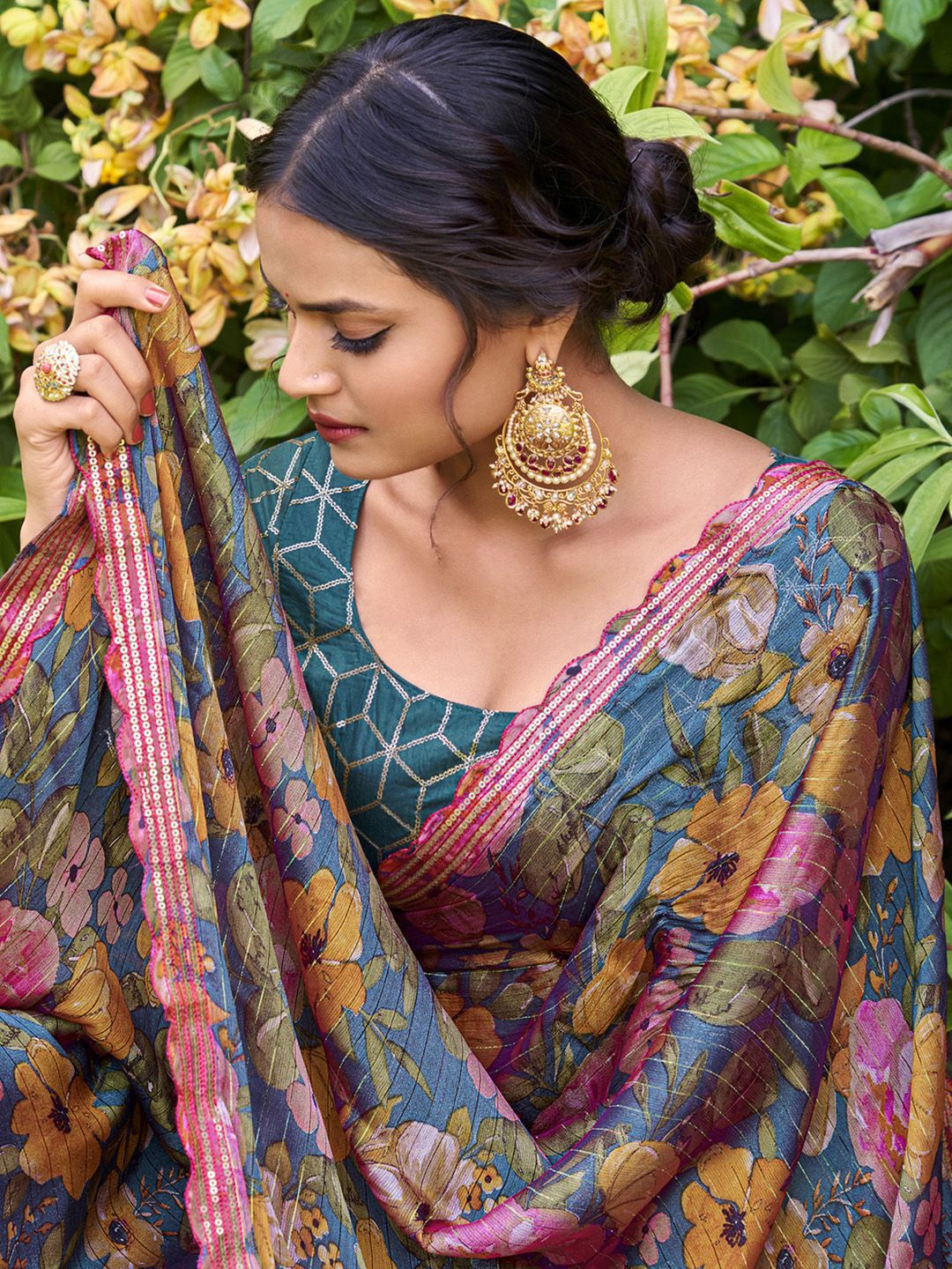 Saree mall Embellished Floral Printed Sarees