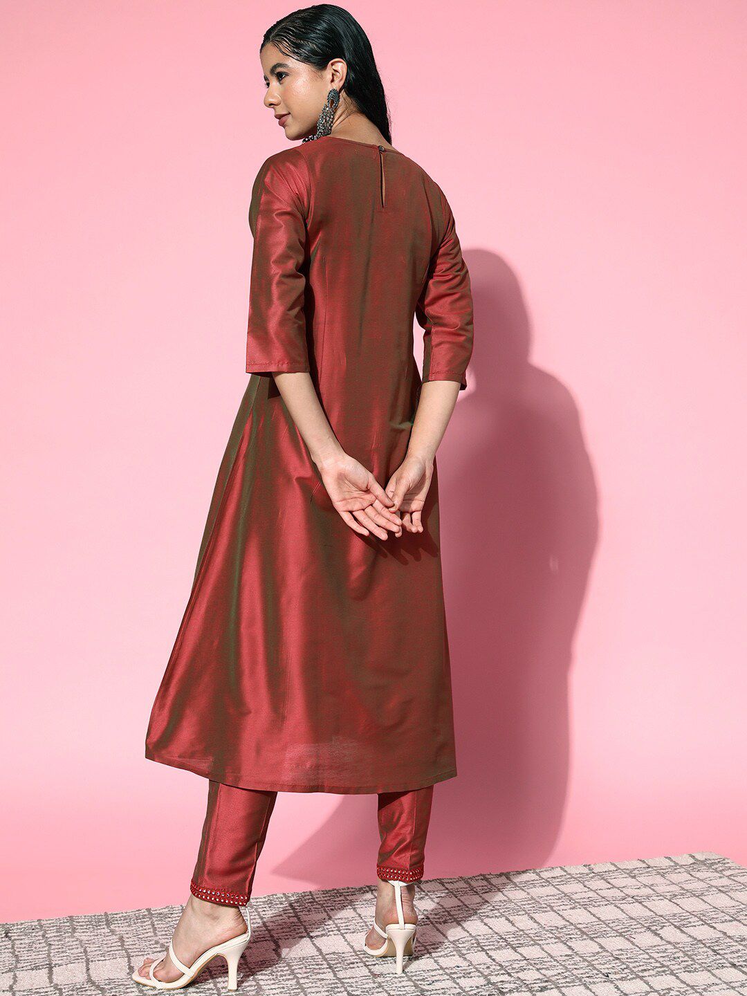 Shae by SASSAFRAS Women Rust Marron Embroidered Mirror Work Kurta with Trousers