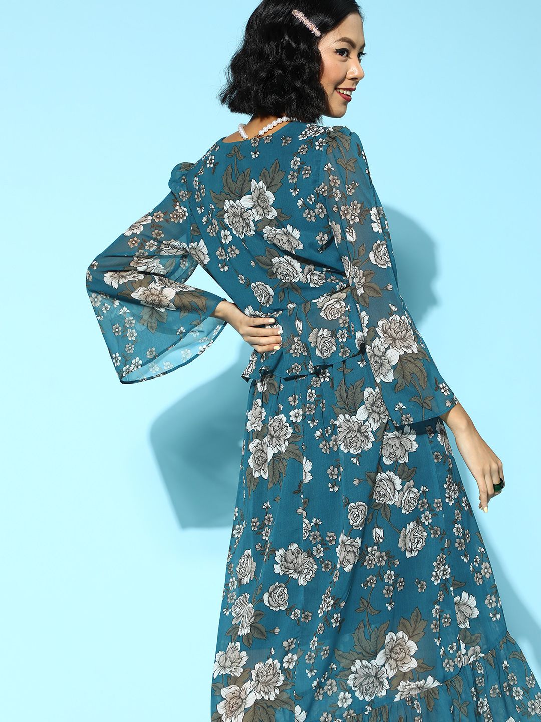 SASSAFRAS Women Tranquil Teal Floral Cropped Top