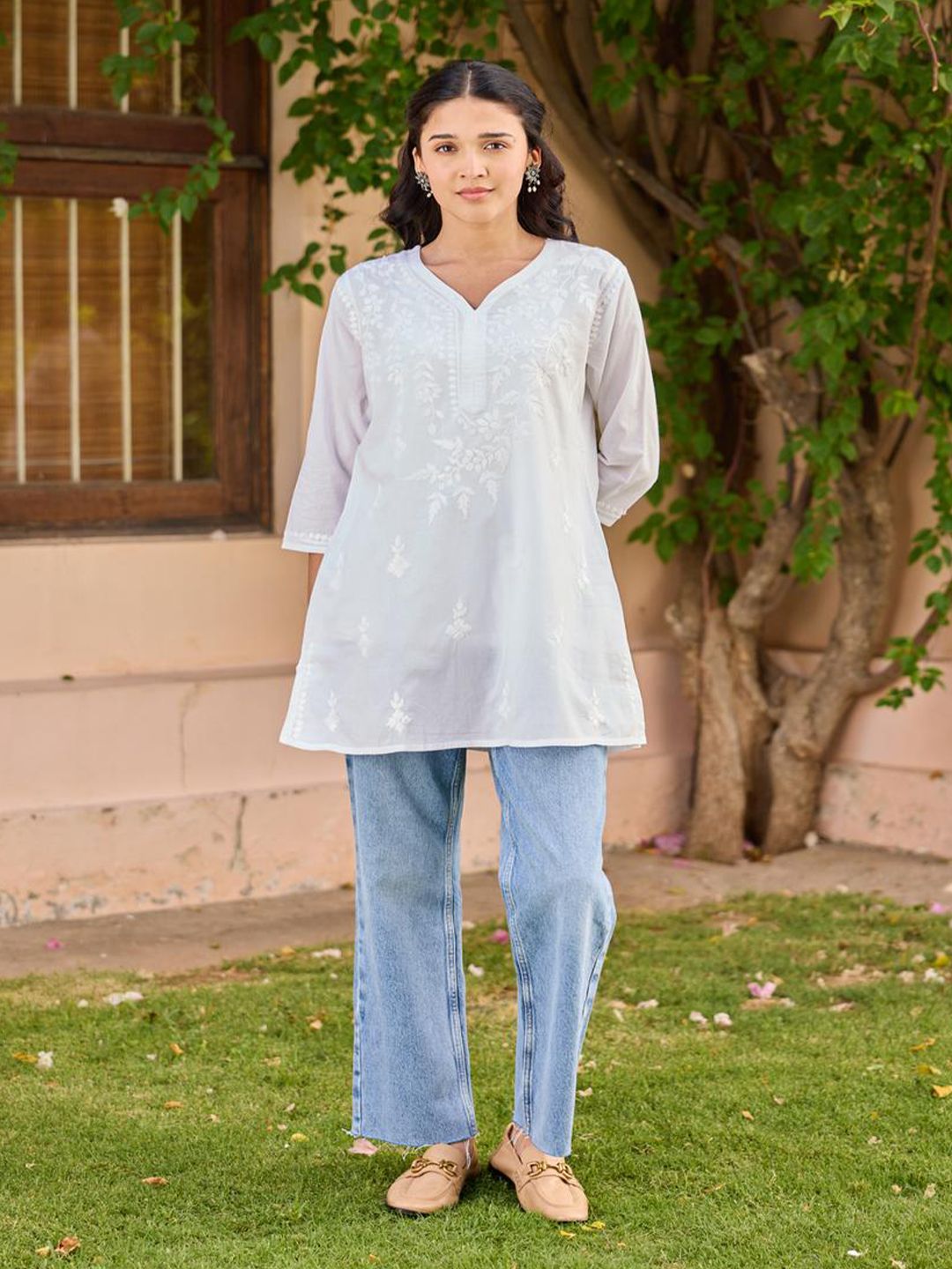 House of Chikankari Women White Cotton Chikankari Embroidered Kurti