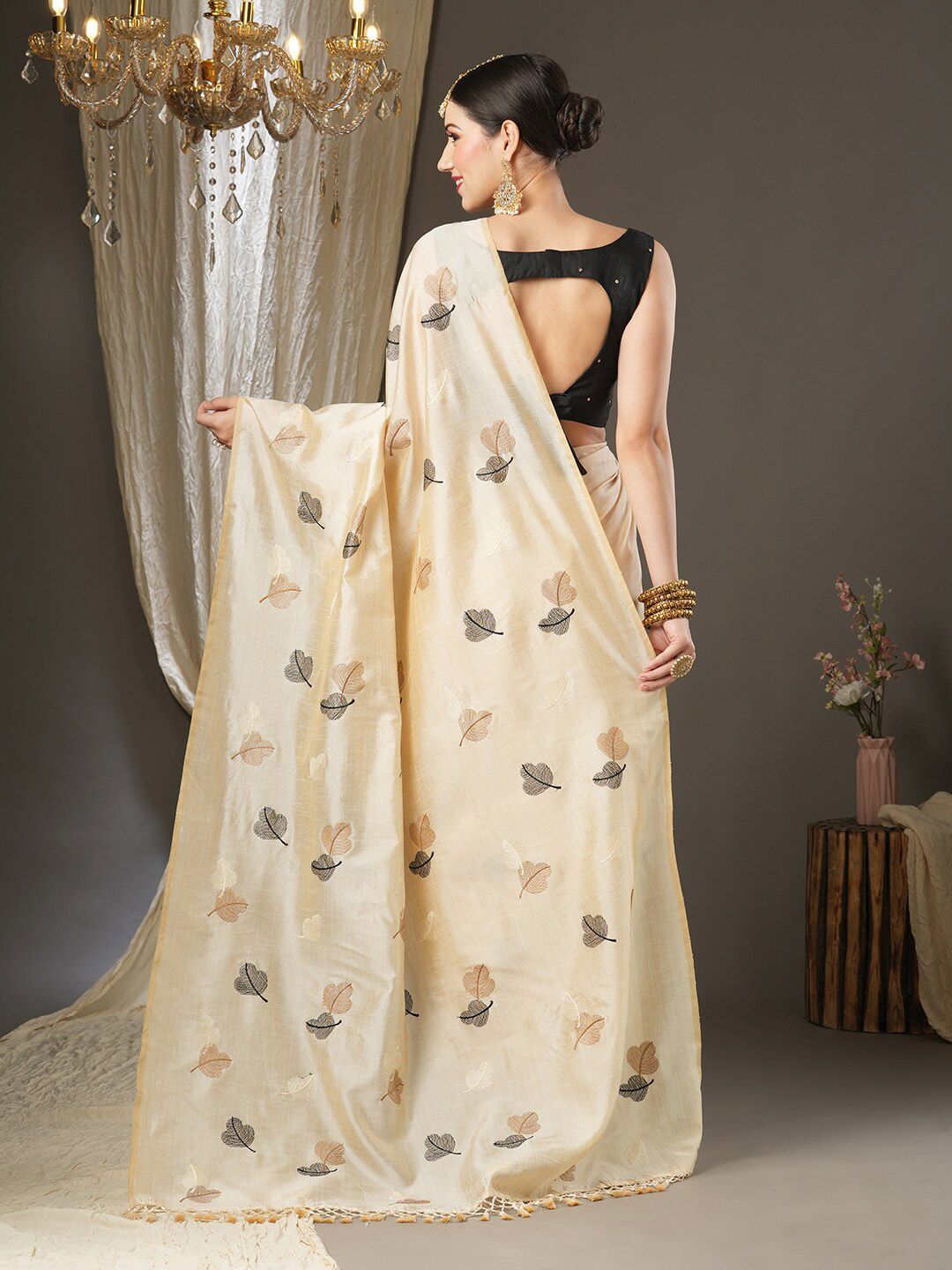 Saree mall Floral Embroidered Festive Sarees