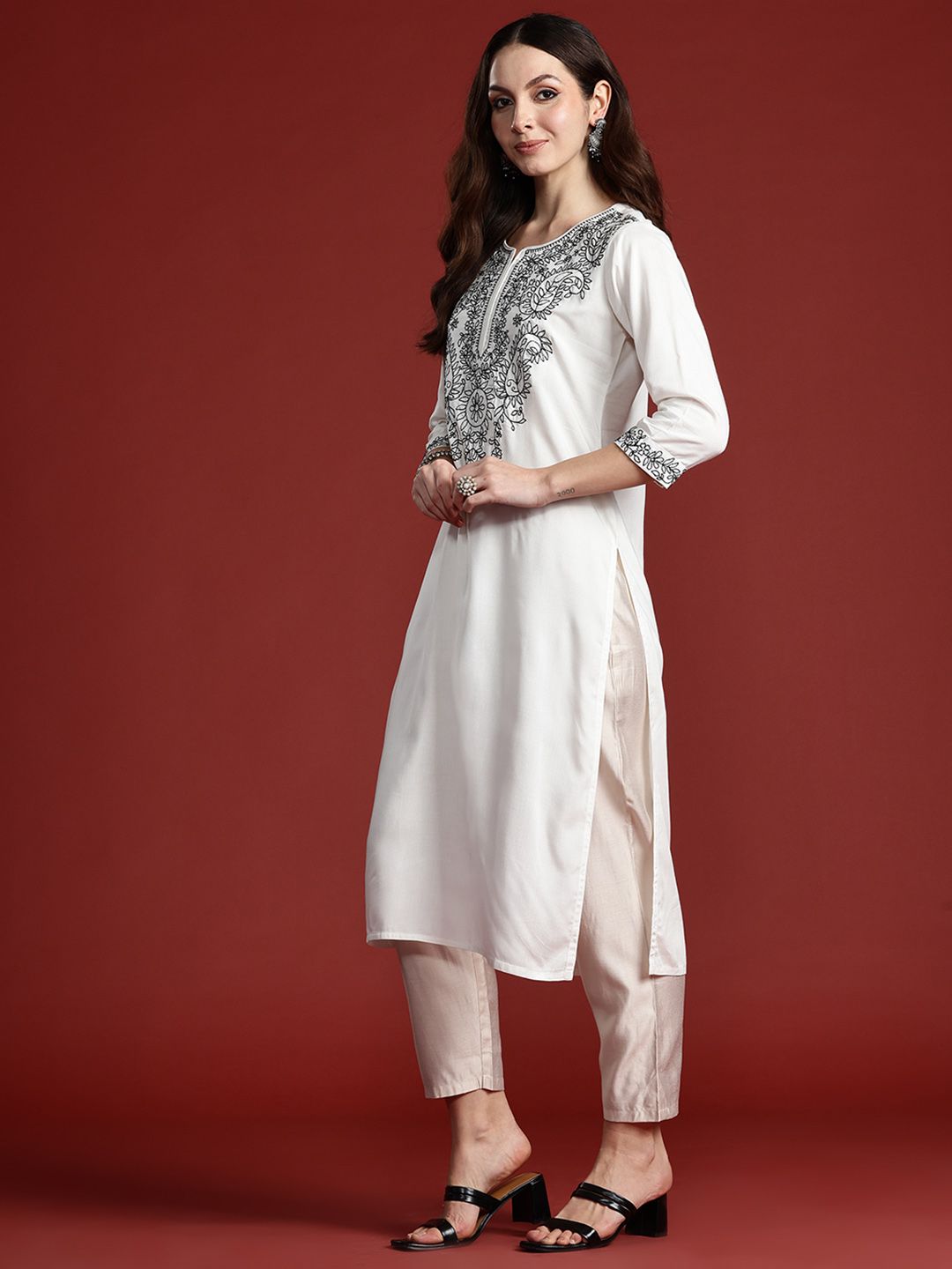 Indo Era Women Paisley Embroidered Thread Work Kurta