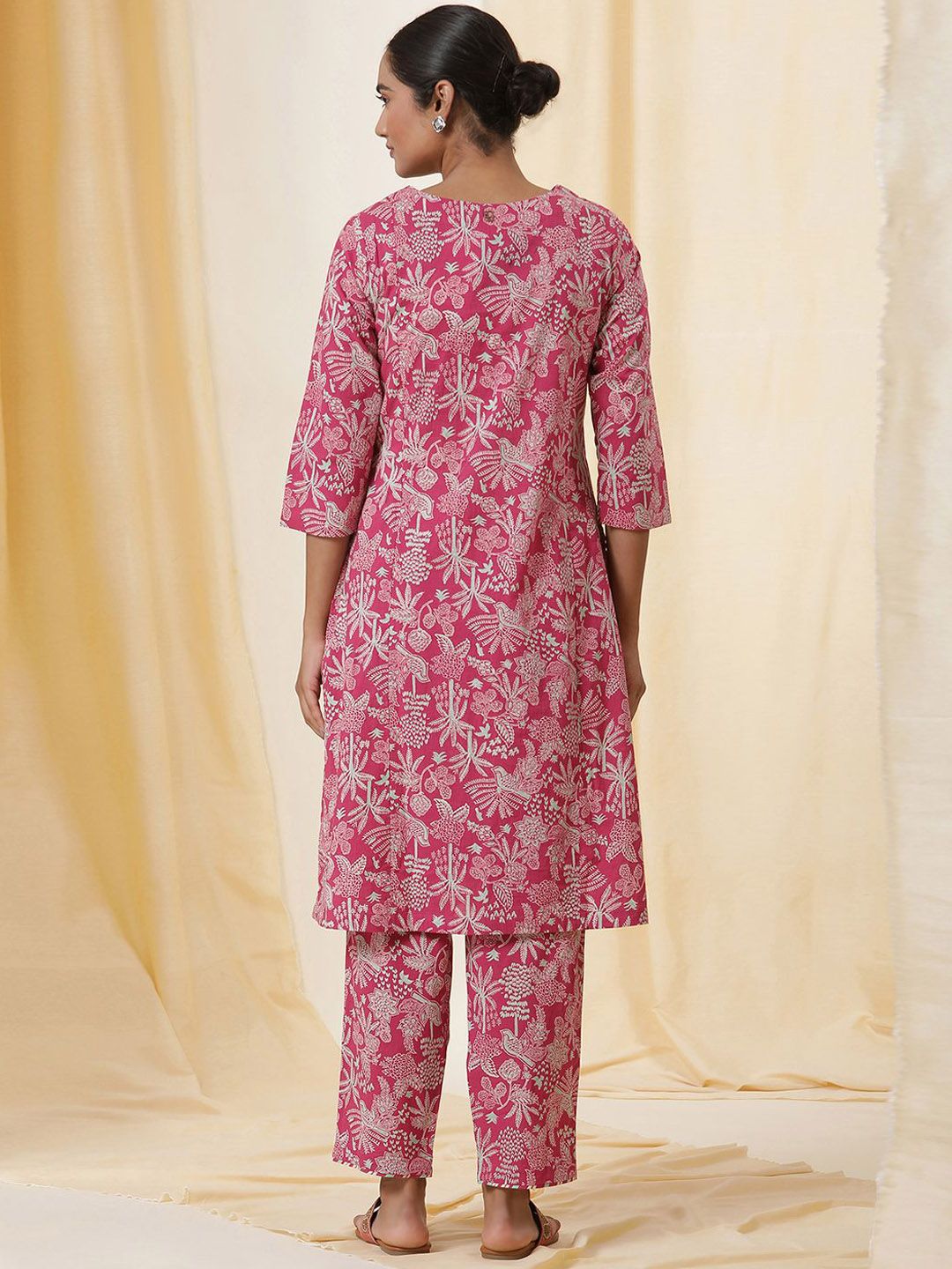 W Ethnic Motifs Printed Keyhole Neck Pure Cotton Straight Kurta With Trousers