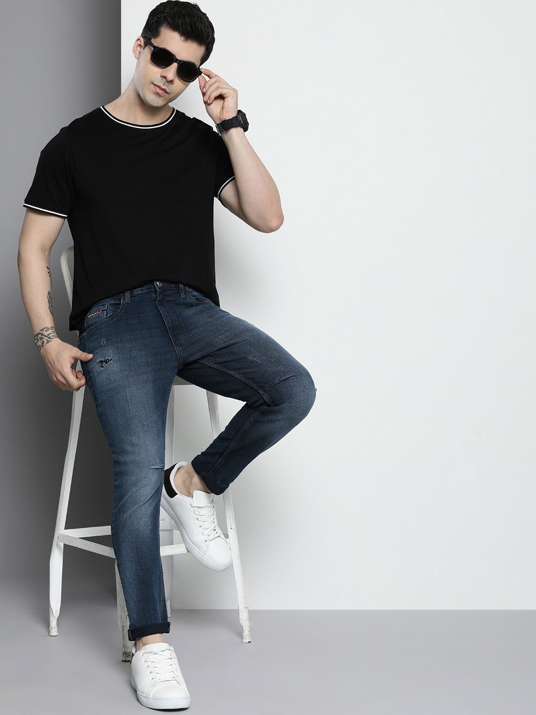 The Indian Garage Co Men Carrot Fit Low Distress Light Fade Jeans