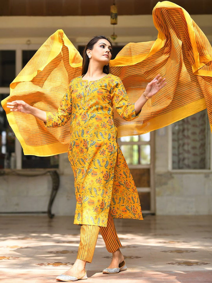 Kalini Floral Printed Pure Cotton Kurta dengan Seluar & Dupatta
