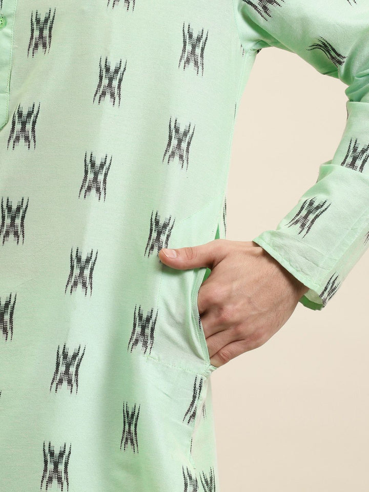 Sojanya Men Green & Black Geometric Ikkat Cotton Kurta
