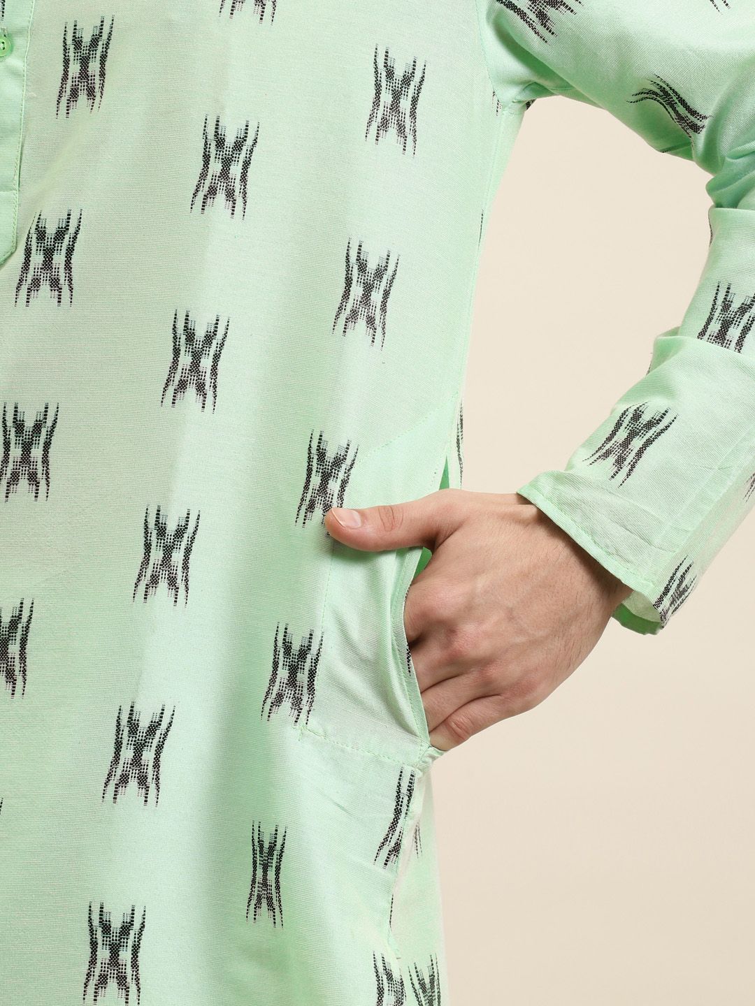 Sojanya Men Green & Black Geometric Ikkat Cotton Kurta
