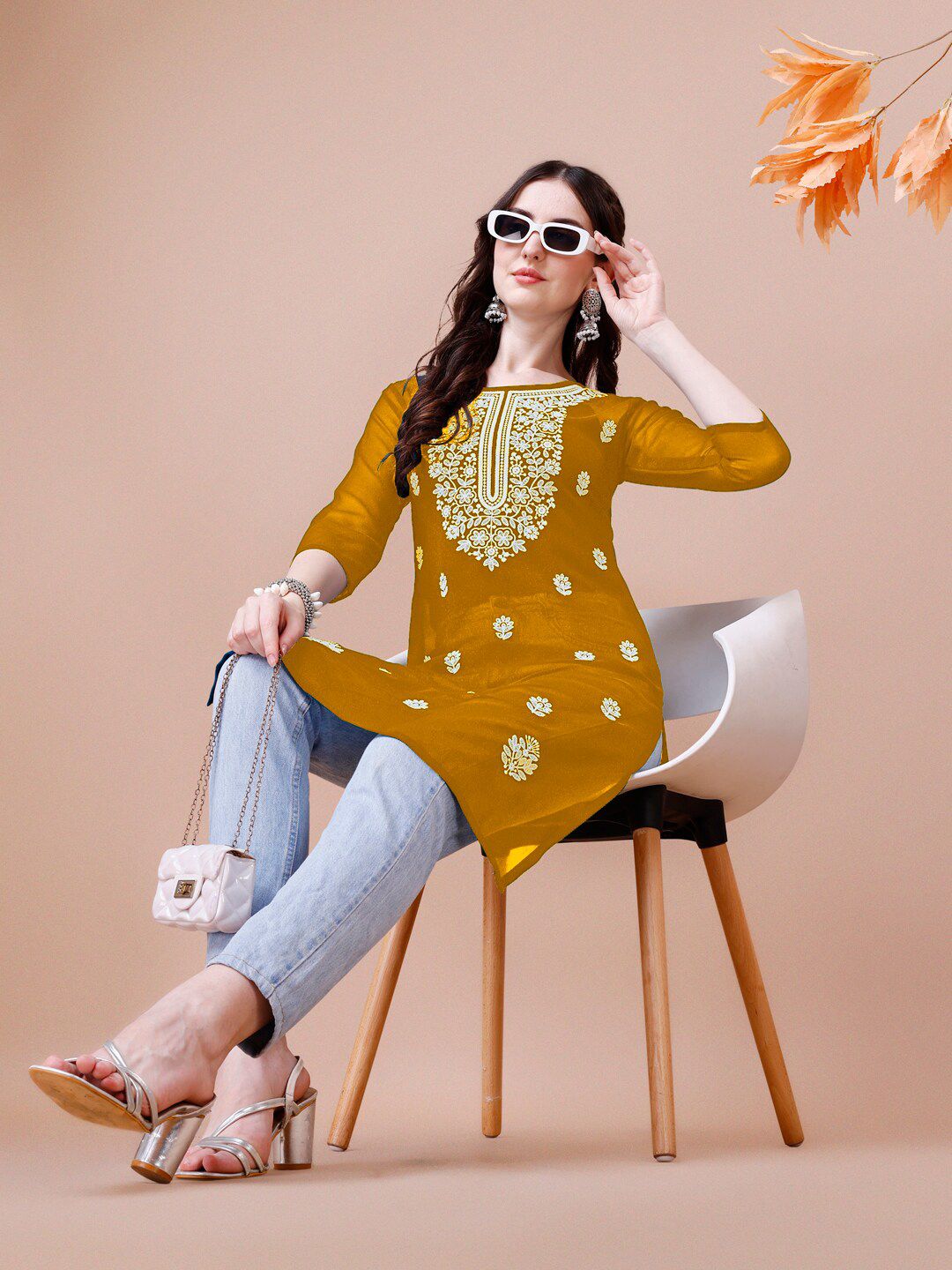 Kalini bersulam Chikankari Georgette Sheer Straight Kurta