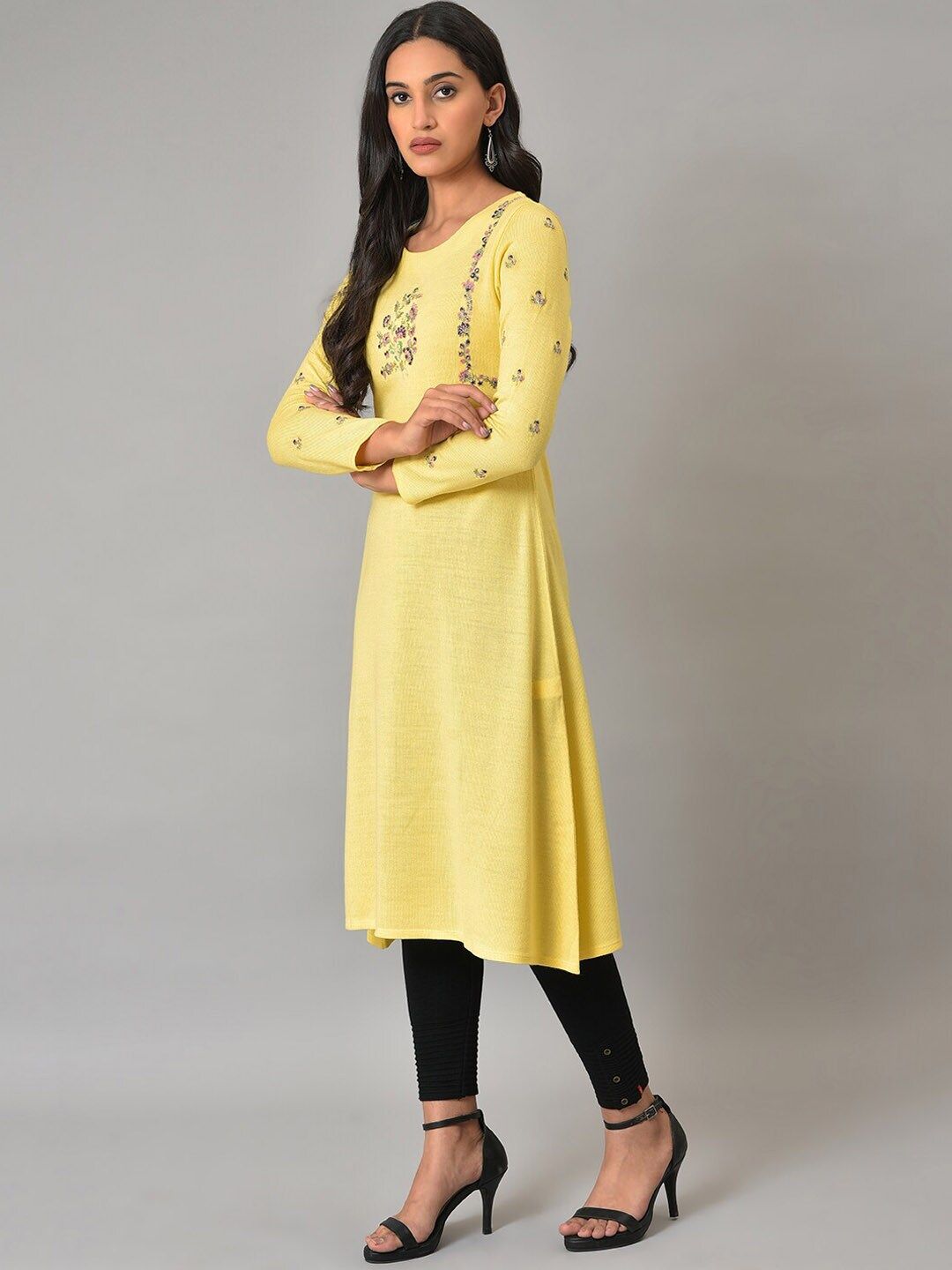W Floral Embroidered Zardozi Acrylic Kurta