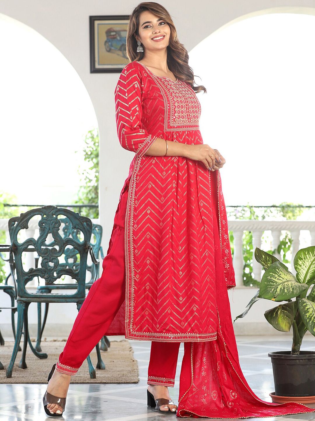 Vishudh Bandhani Embroidered Regular Kurta with Trousers & Dupatta