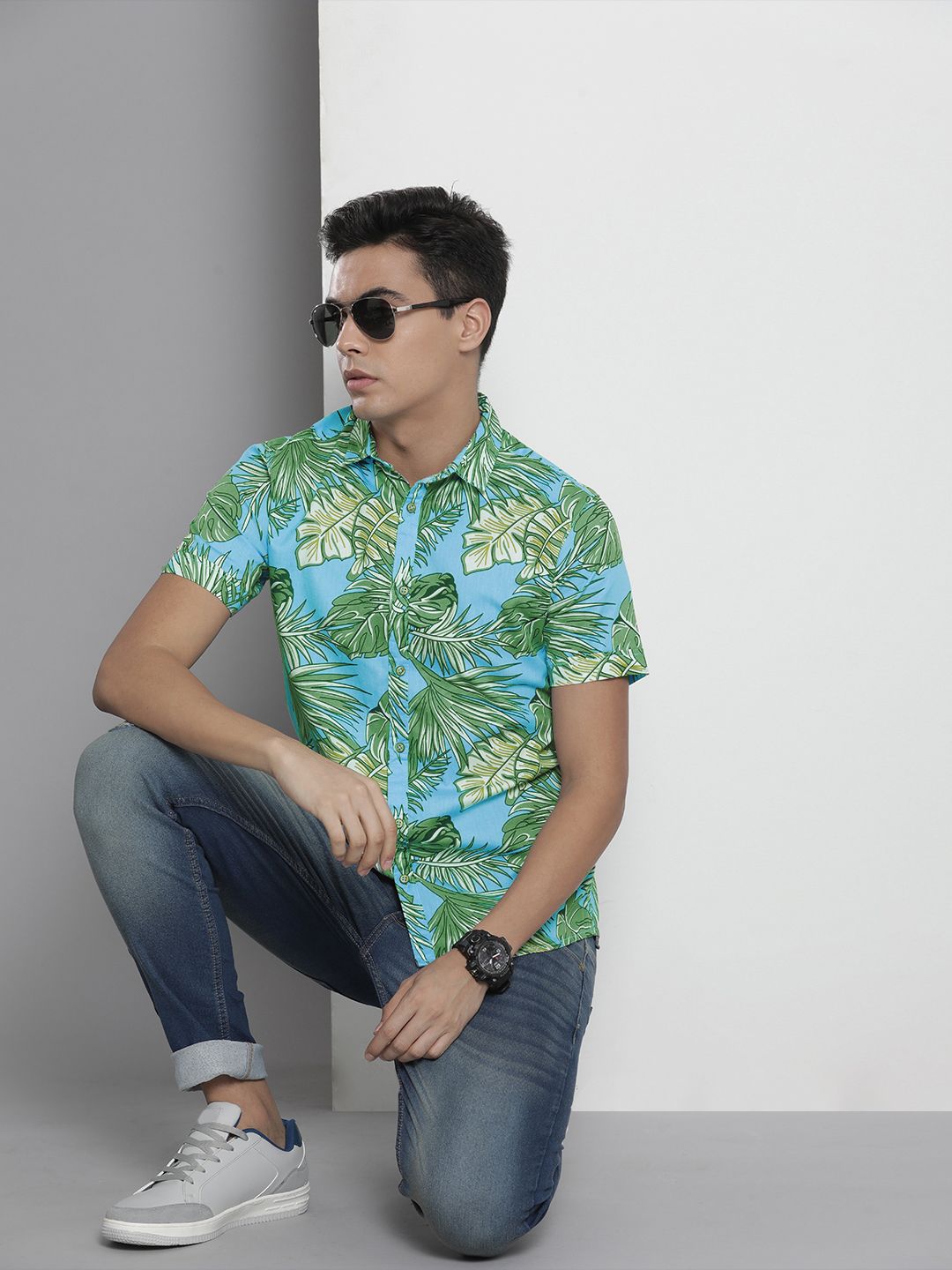 The Indian Garage Co Men Slim Fit Floral Print Resortwear Shirt