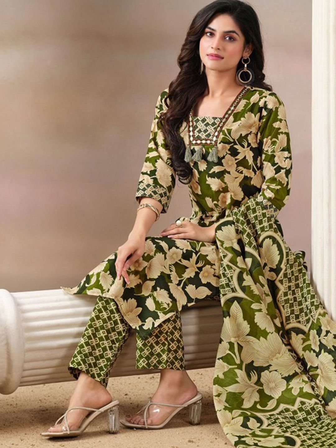 Varanga Women Floral Printed Regular Kurta with Trousers & With Dupatta