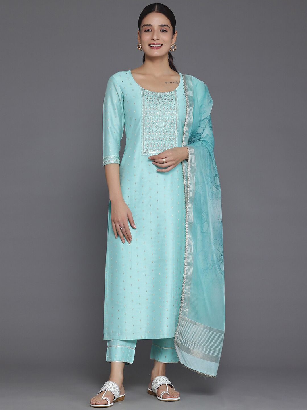 Libas Ethnic Motifs Embroidered Regular Thread Work Kurta with Trouser & Dupatta