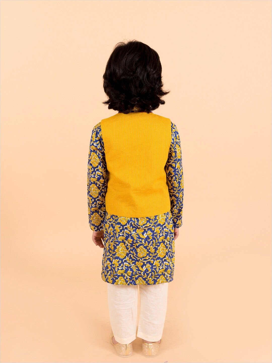pspeaches Boys Navy Blue Floral Printed Pure Cotton Kurta with Trousers & With Dupatta