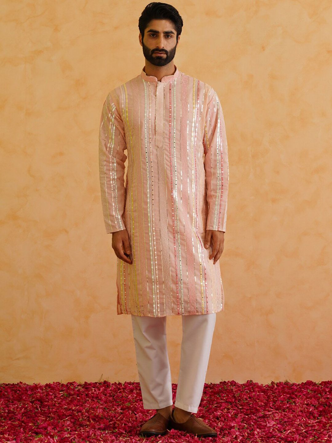 SOJANYA LUXE Berjalur Sulam Kolar Mandarin Berlabuci Kurta Lurus