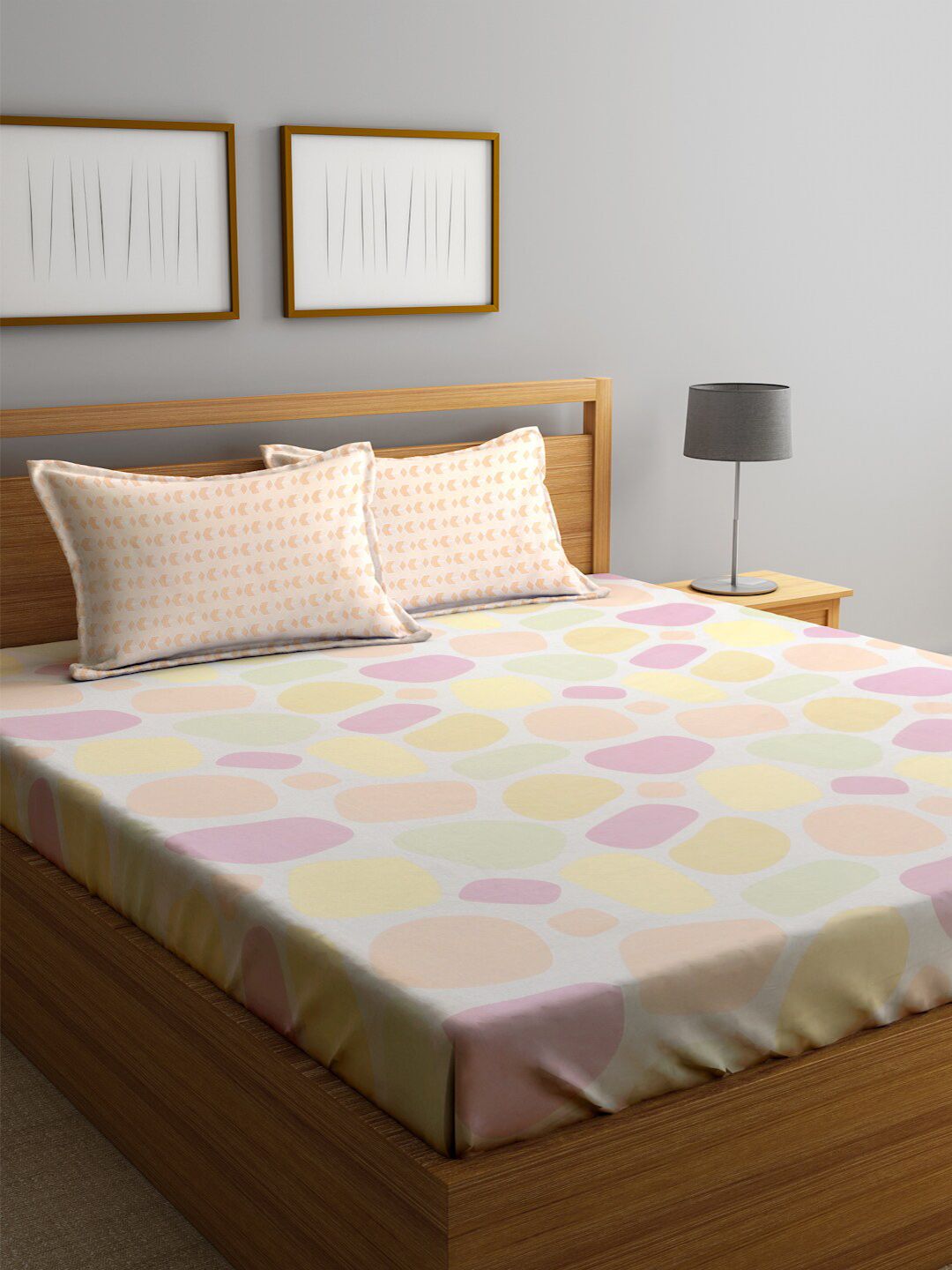 KLOTTHE Beige & Pink Printed 300TC Fitted Double King Bedsheet With 2 Pillow Covers