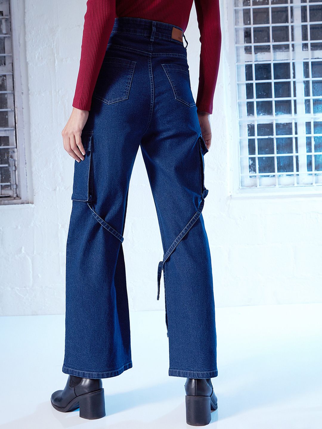 SASSAFRAS Women Straight Fit High-Rise Clean Look Stretchable Jeans