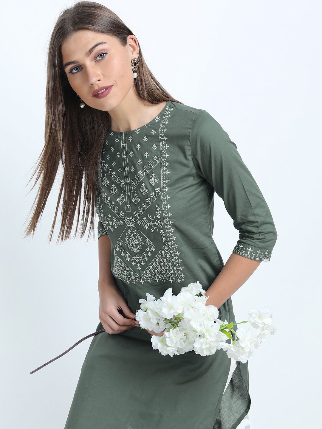 Vishudh Green Floral Embroidered Round Neck Thread Work Straight Kurta
