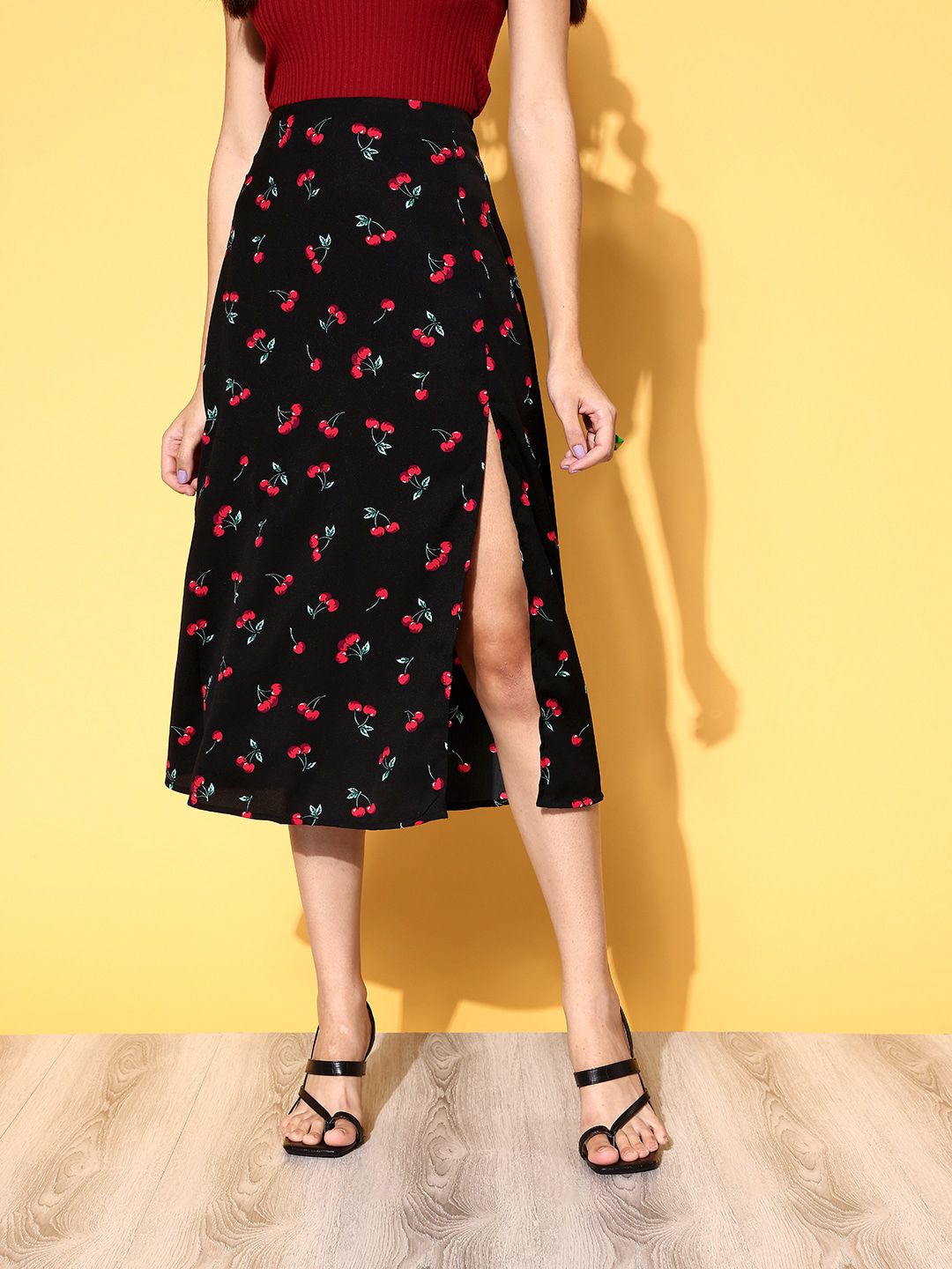Berrylush Black Graphic Roman Column Skirt