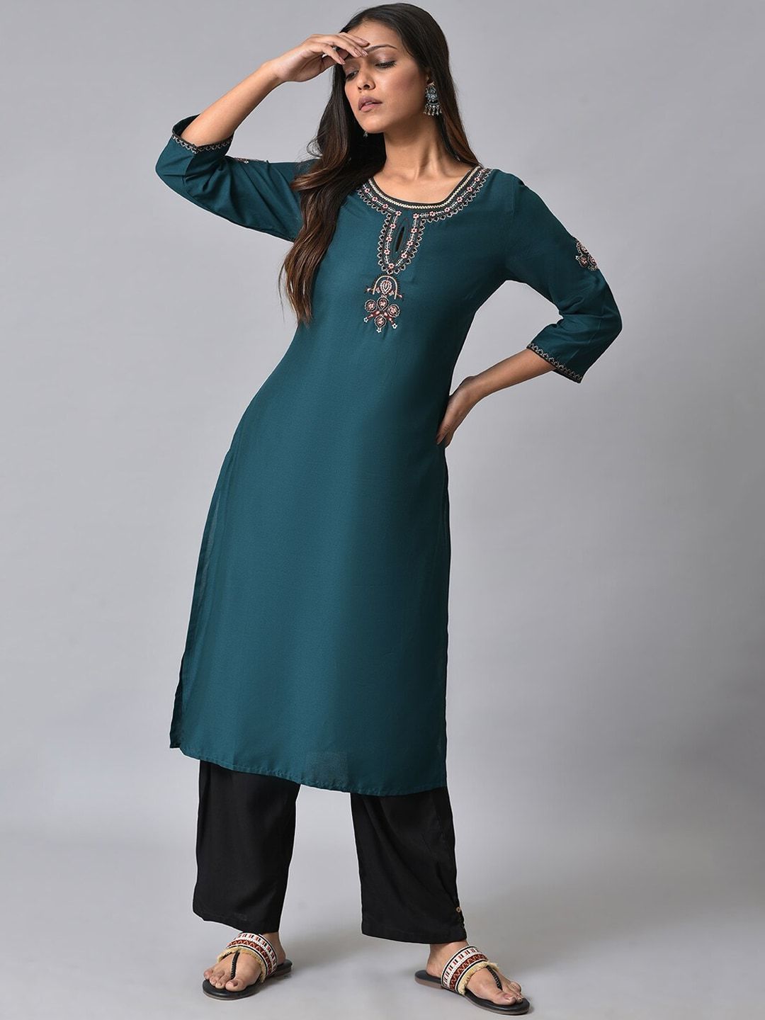 W Round Neck Geometric Yoke Design Thread Work Straight Kurta