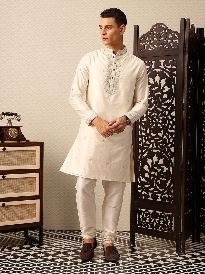 House of Pataudi Floral Yoke Design Mandarin Collar Sequinned Jashn Kurta