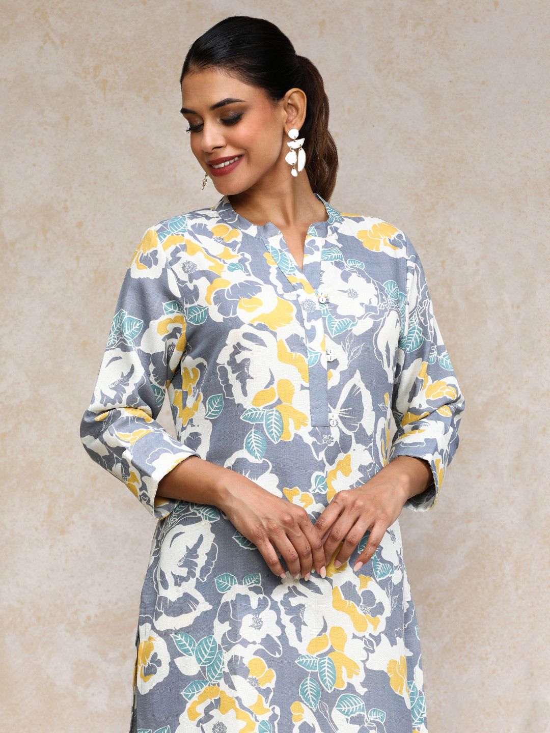 Varanga Women Printed Regular Kurta with Trousers
