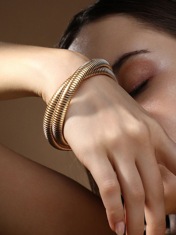 SOHI Women Gold-Plated Ribbed-Intertwine Bracelet