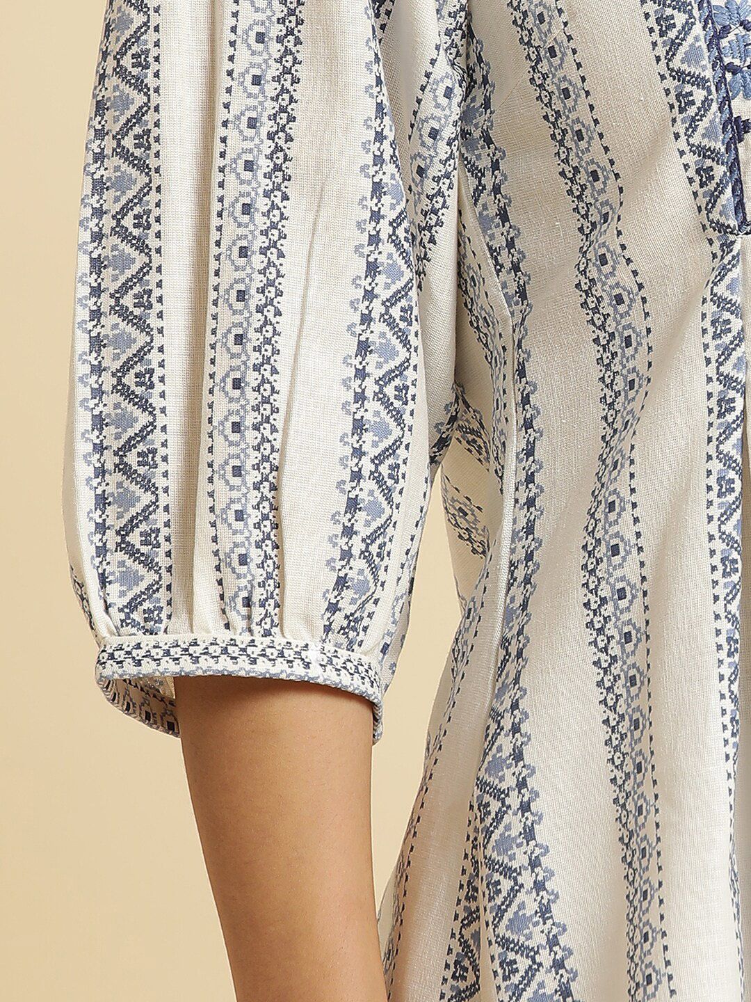 W White Geometric Printed V-Neck Cotton A-Line Longline Top