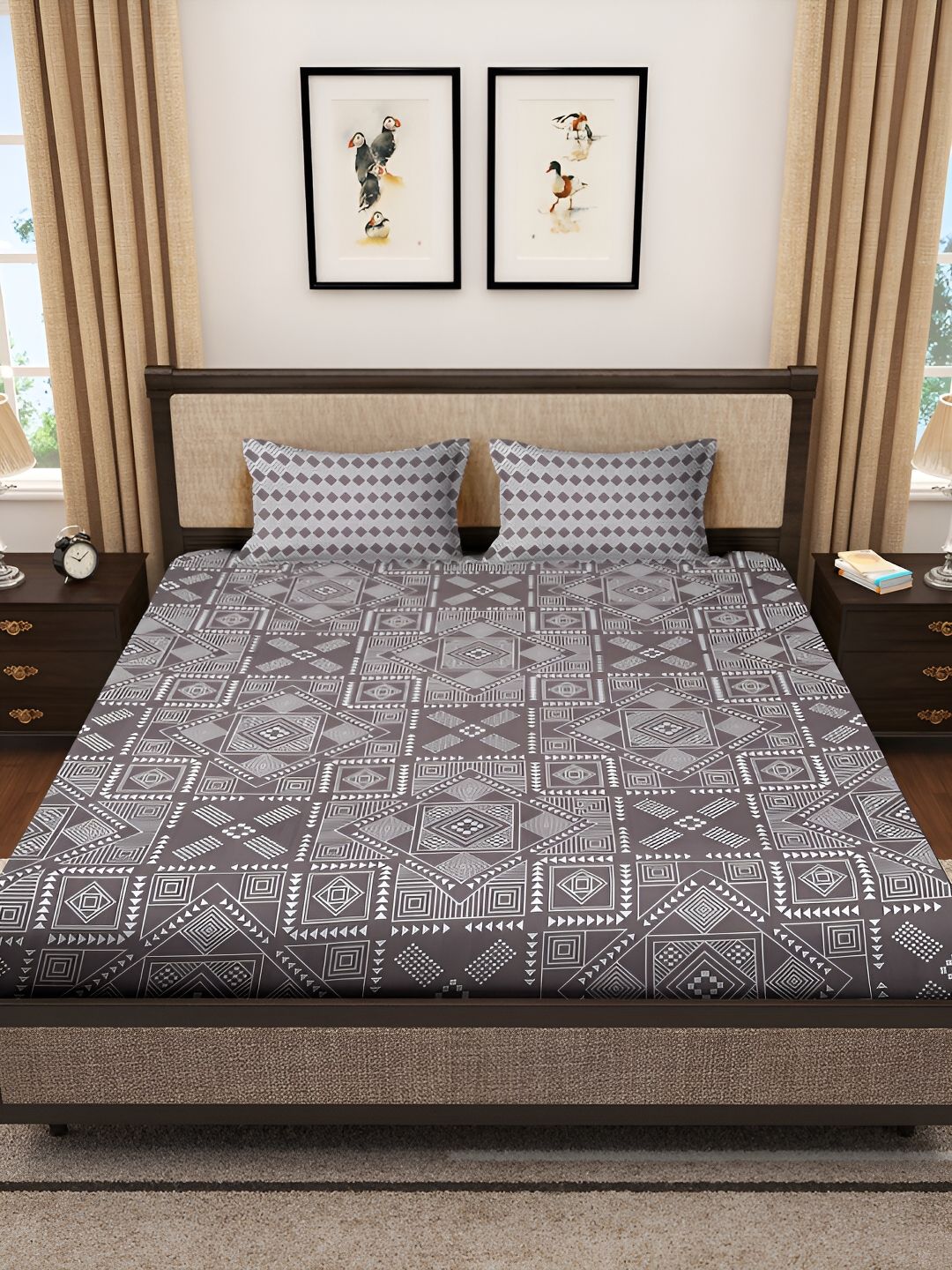 KLOTTHE Grey & White Printed 300TC Super King Fitted Bedsheet With 2 Pillow Covers